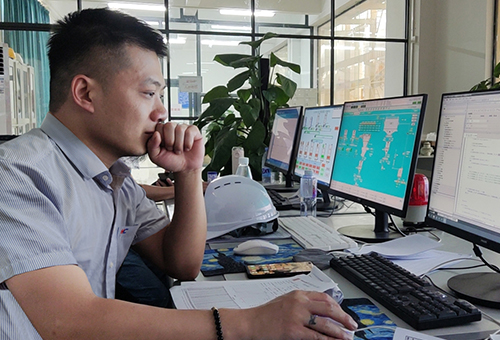 桂林磨粉機(jī)生產(chǎn)廠家 桂林鴻程磨粉機(jī)價(jià)格