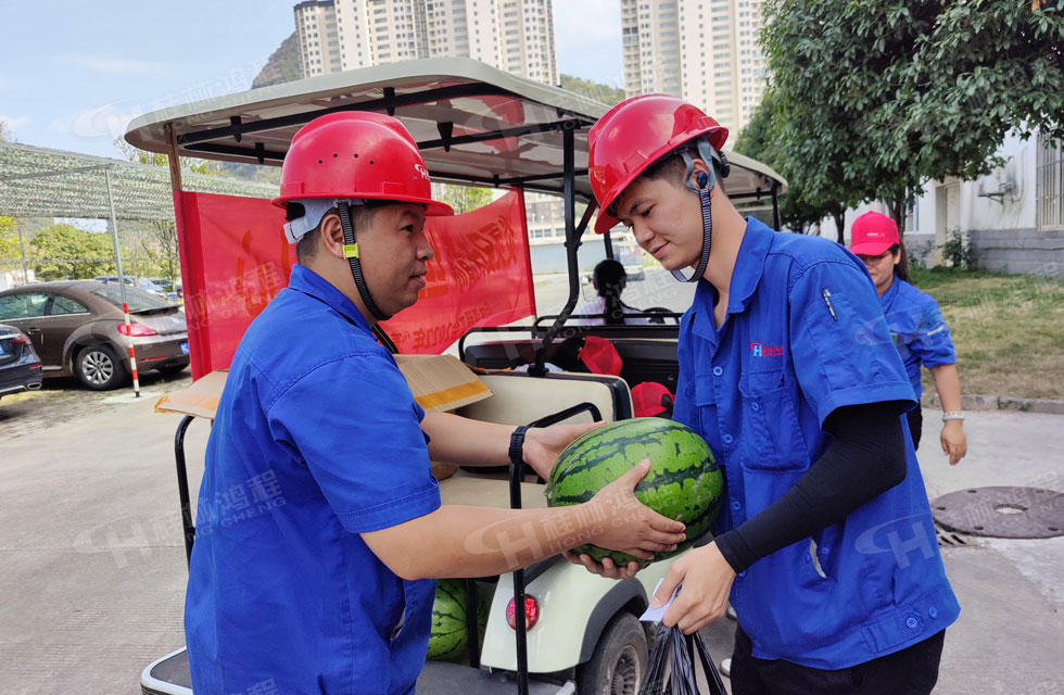 夏日送清涼,溫情暖人心!桂林鴻程工會開展“夏日送清涼”慰問活動 夏日送清涼,溫情暖人心!桂林鴻程工會開展“夏日送清涼”慰問活動